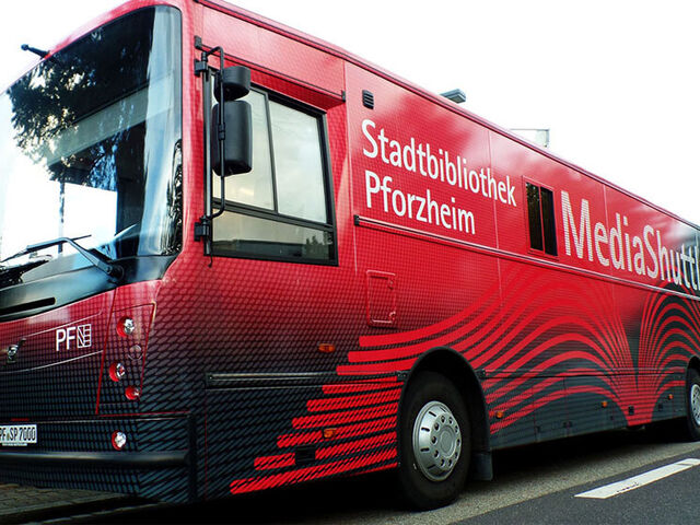 Fahrzeugbeschriftung: Buswerbung mit Vollverklebung. Produziert von engelberg werbeland, Pforzheim.