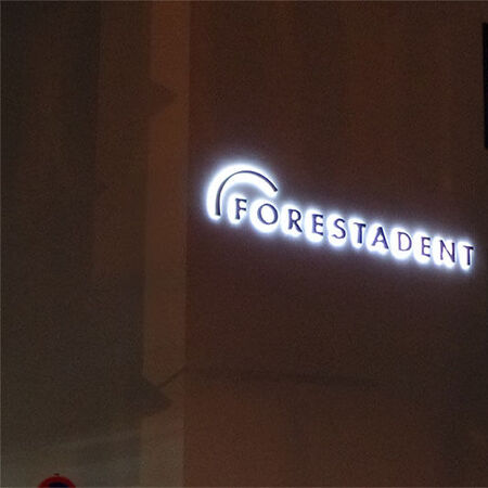 Profilbuchstaben mit indirekter LED-Ausleuchtung. Produziert von engelberg,werbeland Pforzheim.